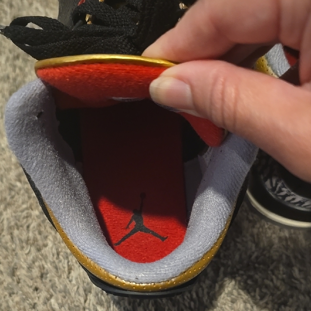 Women's Air Jordan Retro 3 Sneakers - Picture 4 of 6